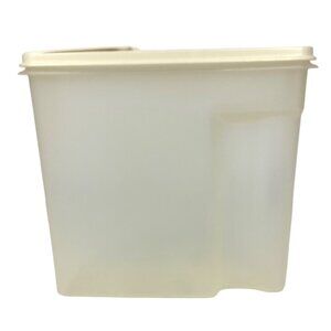 Rubbermaid Servin Saver 13 Cup 3.1L Almond Flip Top Clear Cereal Rice Container